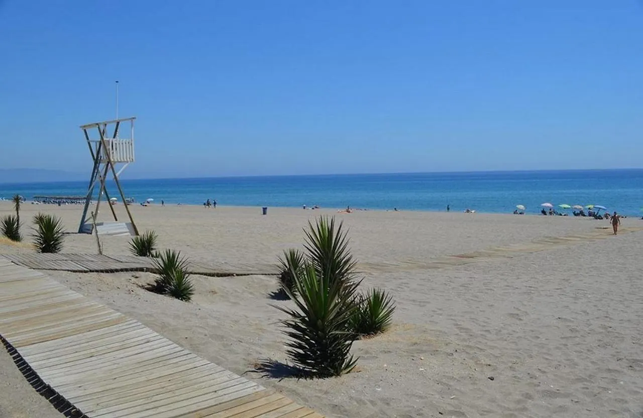 Homes of Spain: Beachfront Apartments with Private Pool at Paraiso Vera Playa
